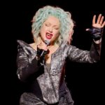 Cyndi Lauper bate palmas para Heckler durante estreia na residência em Las Vegas: 'Se você está tentando me dar sombra, vadia, eu vou atrás de você'