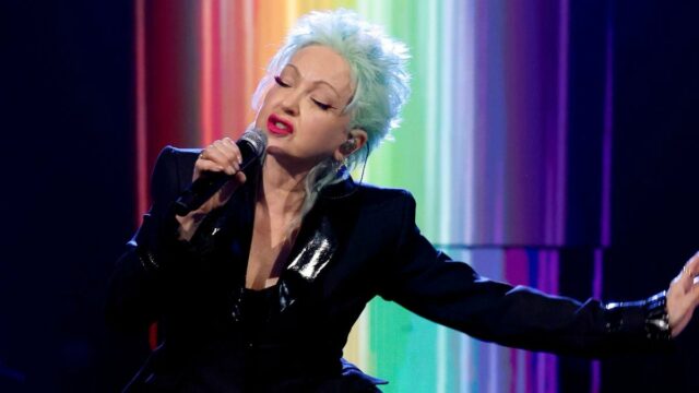 Phil Collins, Oasis, Wu-Tang Clan