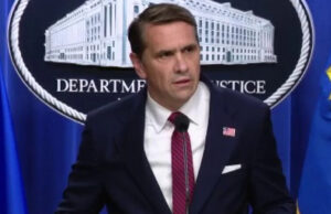 DOJ anuncia acusação do ex-diretor do FBI James Comey por duas acusações Yahoo news home