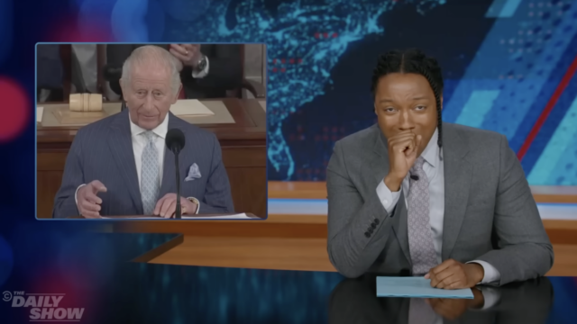 Daily Shows Josh Johnson reage ao rei Charles contando piadas no Congresso
