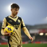 Dan Gore, emprestado do Man Utd, elogiado por mostrar 'faísca e rancor' ao fornecer a primeira assistência em 2026