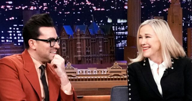 Dan Levy chama a morte de Catherine O'Hara de 'perda coletiva' e compartilha o que lhe dá 'conforto' agora
