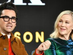 Dan Levy, de Schitt’s Creek, lembra-se de Catherine O’Hara 2 meses após a morte SchittsCreek-Mourn-CatherineOHara-TCDSCCR_D2058