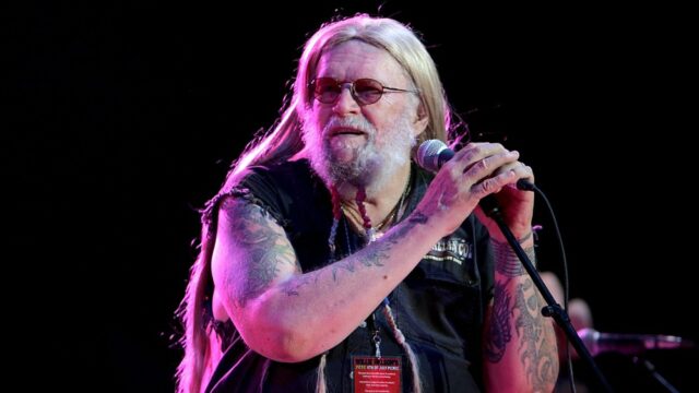 David Allan Coe, polêmico astro country que cantou 'The Ride' e 'You Never Even Called Me By My Name', morre aos 86 anos
