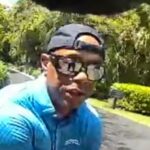 O jogador de golfe Tiger Woods visto em imagens de câmera falando com os delegados do xerife após um acidente de carro na Flórida na semana passada.