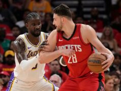 Deandre Ayton foi expulso no jogo 4 quando o Lakers desabou contra o Rockets Deandre Ayton foi expulso no jogo 4 quando o Lakers desabou contra o Rockets