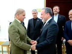 Delegação iraniana deixa o Paquistão sem segunda rodada de negociações de paz com os EUA O ministro das Relações Exteriores do Irã, Abbas Araqchi, cumprimenta o primeiro-ministro do Paquistão, Shehbaz Sharif.