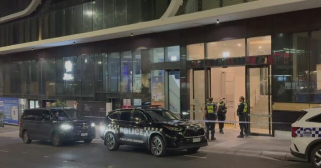 Delegacia de Homicídios investiga morte de homem em apartamento em Delegacia de Homicídios investiga morte de homem em apartamento em prédio da cidade