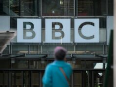 Demissões da BBC afetarão 2.000 empregos como parte de um importante plano de redução de custos Demissões da BBC afetarão 2.000 empregos como parte de um importante plano de redução de custos
