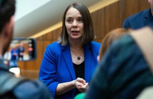 Democratas se gabam de violar a Constituição para “salvar” a democracia Democratas se gabam de violar a Constituição para “salvar” a democracia