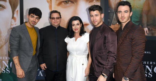 Denise, mãe dos Jonas Brothers, revela que recentemente sofreu um Jonas-Irmãos-Família-GettyImages-1153551926