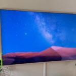 Hisense 55 polegadas classe QLED 4K S7N CanvasTV Series Dolby Vision HDR Google Smart TV (55S7N, modelo 2024) - Modo artístico, painel antirreflexo, tela Hi-Matte, moldura e suporte de parede UltraSlim incluídos, 144 Hz