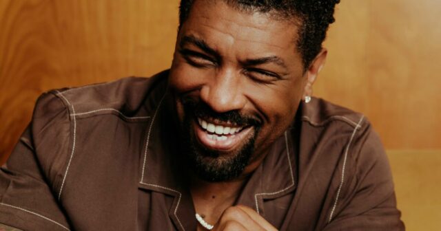 Depois de anos na comédia, Deon Cole ainda gosta de quem vê no espelho
