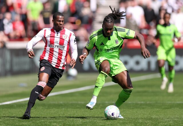 Dermot Gallagher diz que a estrela do Brentford está certa em evitar o cartão vermelho por puxar o cabelo, ao contrário de Lisandro Martinez
