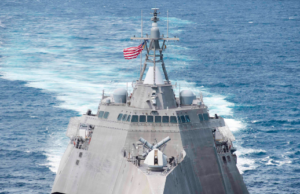 Destruidor da Marinha dos EUA impede que dois petroleiros deixem o Irã Destruidor da Marinha dos EUA impede que dois petroleiros deixem o Irã