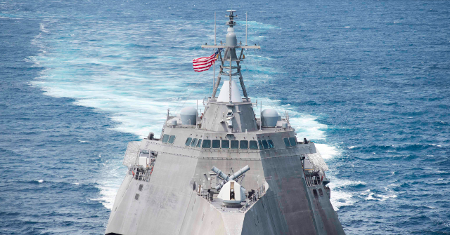 Destruidor da Marinha dos EUA impede que dois petroleiros deixem Destruidor da Marinha dos EUA impede que dois petroleiros deixem o Irã