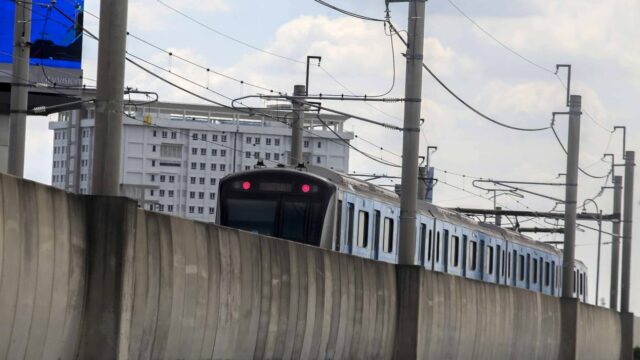 Detik-detik Petugas Damkar Selamatkan 10 Orang Terjebak Lift MRT Lebak Detik-detik Petugas Damkar Selamatkan 10 Orang Terjebak Lift MRT Lebak Bulus karena Listrik Mati