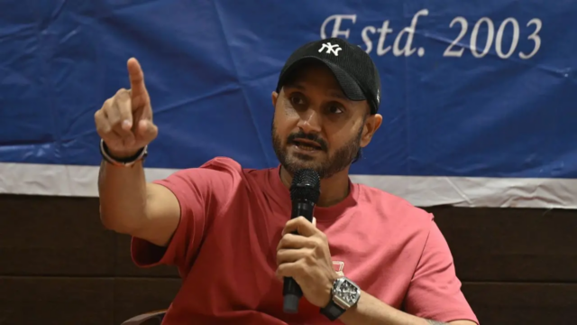 Devemos jogar em campos melhores para salvar o críquete de teste: Harbhajan
