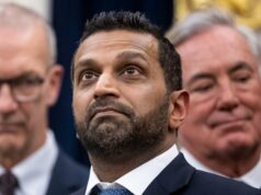 Diretor do FBI processa artigo que o retrata como desaparecido, bebedor problemático Michael Koziol