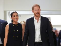 Do estilo Primeira Dama à geminação com Harry! Meghan usa vestido azul-marinho ‘real’ e causa cáqui de estilistas australianos em Melbourne Meghan Markle apareceu não com um, mas com dois conjuntos elegantes quando ela e o Príncipe Harry iniciaram sua turnê quase real de quatro dias pela Austrália esta semana