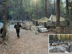 Dois funcionários da embaixada dos EUA mortos em acidente de carro no México trabalhavam para a CIA Uma pessoa com equipamento de proteção e máscara de gás caminha por uma clareira na floresta com lonas, barracas e tanques, indicando um laboratório de drogas e um acampamento.