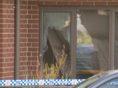 Dois homens gravemente feridos após violenta invasão de casa e sequestro Uma terrível invasão de casa e sequestro aconteceu em uma rua suburbana de Melbourne, deixando dois homens feridos gravemente.