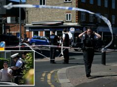 Dois homens judeus esfaqueados por um maníaco armado com uma faca que tentava atacar judeus em Londres Dois homens judeus esfaqueados por um maníaco armado com uma faca que tentava atacar judeus em Londres