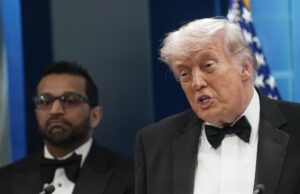 Donald Trump diz que está ‘honrado’ por ser alvo após tiroteio no WHCD GettyImages-2273146417 Donald Trump está seguro após a filmagem do WHCD O que sabemos