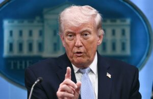 Donald Trump mira em dois apresentadores da Fox News Donald Trump mira em dois apresentadores da Fox News