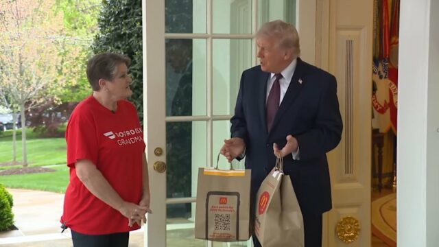Donald Trump recebeu uma entrega de comida na Casa Branca
