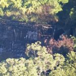A casa ficou praticamente destruída no incêndio.