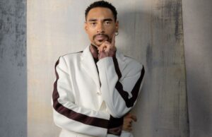 Durand Bernarr mesa corações no Grammy. Agora, ele quer ter certeza de que você não consegue desviar o olhar Durand Bernarr mesa corações no Grammy. Agora, ele quer ter certeza de que você não consegue desviar o olhar