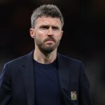 Dwight Yorke perplexo com o debate de Michael Carrick antes da decisão do Man Utd