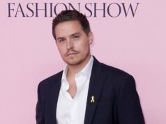 Dylan Sprouse detém intruso sob a mira de uma arma em meio a uma invasão residencial: relatórios Linha do tempo do relacionamento de Dylan Sprouse e Barbara Palvin