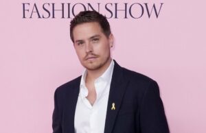 Dylan Sprouse detém intruso sob a mira de uma arma em meio a uma invasão residencial: relatórios Linha do tempo do relacionamento de Dylan Sprouse e Barbara Palvin