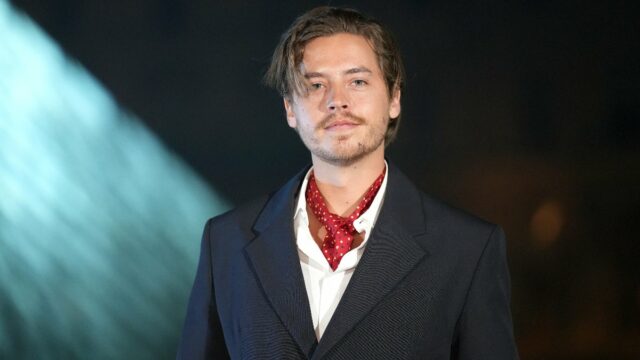 Dylan Sprouse enfrenta invasor na casa de Hollywood Hills e o detém antes da prisão
