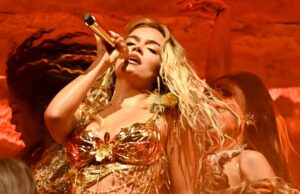 ESCUTE: Coachella vs. Couchella – Debatendo a Experiência; Grandes momentos de Karol G, Addison Rae, Sombr, Slayyter, Clipse, Wet Leg, Jamie xx e mais ESCUTE: Coachella vs. Couchella – Debatendo a Experiência; Grandes momentos de Karol G, Addison Rae, Sombr, Slayyter, Clipse, Wet Leg, Jamie xx e mais