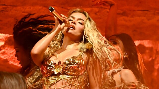 ESCUTE: Coachella vs. Couchella – Debatendo a Experiência; Grandes momentos de Karol G, Addison Rae, Sombr, Slayyter, Clipse, Wet Leg, Jamie xx e mais
