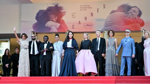ESCUTE: Slate do Festival de Cinema de Cannes apresenta Euro Halle Berry, Carlos Reygadas, Dieudo Hamadi, Payal Kapadia, Juliette Binoche, Alba Rohrwacher, Hong Sang-soo, Leïla Slimani, Jeremy Strong, Simone Friedman during the Closing Ceremony of the 78th Cannes Film Festival held at the Palais des Festivals on May 24, 2025 in Cannes, France. (Photo by Earl Gibson III/Deadline via Getty Images)