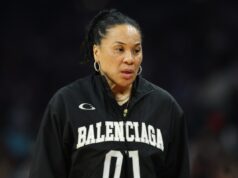 ESPN acusada de preconceito em relação a Dawn Staley, Carolina do Sul, por causa da UCLA ESPN acusada de preconceito em relação a Dawn Staley, Carolina do Sul, por causa da UCLA