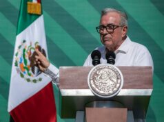 EUA acusam governador do estado de Sinaloa e outras nove pessoas por ligações com cartéis de drogas mexicanos A presidente do México, Claudia Sheinbaum, discursa à mídia