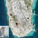 A fumaça sobe sobre Teerã após os ataques.