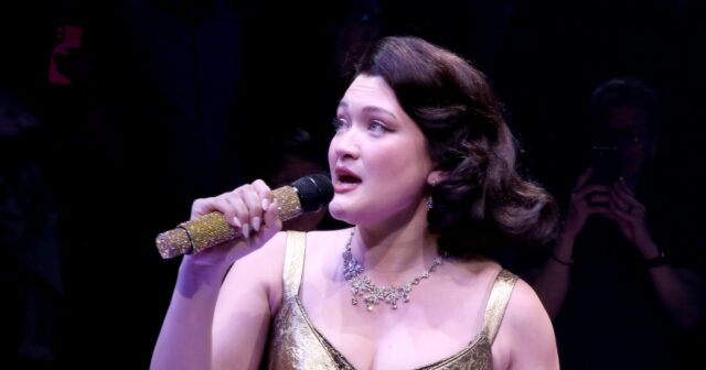 EXCLUSIVO: Veja a estrela de 'The Pitt' Isa Briones Belt um clássico de Connie Francis para 'Just In Time' da Broadway
