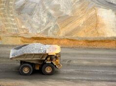 Earth AI está integrando verticalmente a busca por minerais críticos A large yellow dump truck carries ore out of a pit mine.