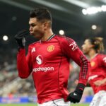 'Ele é louco por futebol': o craque do Man Utd agora explica comovente segredo de família por trás de sua celebração favorita dos fãs