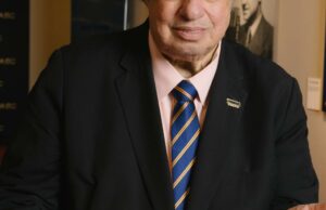 Ele era o verdadeiro senhorio do Marty Supreme. Agora ele é o rei do rádio de Nova York Ele era o verdadeiro senhorio do Marty Supreme. Agora ele é o rei do rádio de Nova York