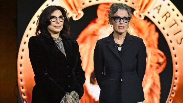 Elenco de James Bond: Courtenay Valenti, diretora de cinema da Elenco de James Bond: Courtenay Valenti, diretora de cinema da Amazon MGM, pede paciência