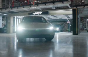 Elon Musk diz que o Teslas Cybercab iniciou a produção Tesla Cybercabs fizeram fila no Giga Texas em Austin, em 8 de abril de 2026.