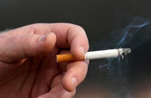 Em fumaça: os ânimos se exaltam com a proibição total do tabaco na Grã-Bretanha David Crowe