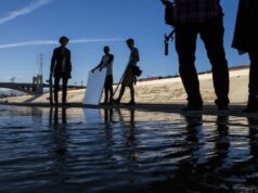 Em meio ao voo de produção, LA oferecerá licenças de filmes mais baratas para filmagens de “baixo impacto” Em meio ao voo de produção, LA oferecerá licenças de filmes mais baratas para filmagens de “baixo impacto”